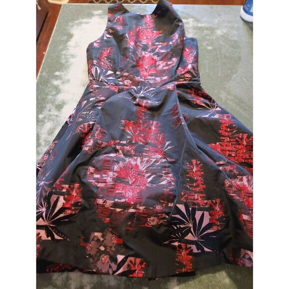 Alice+Olivia Jorah Box Pleat Dress in Black & Multi Floral sz 2 - Picture 2 of 4